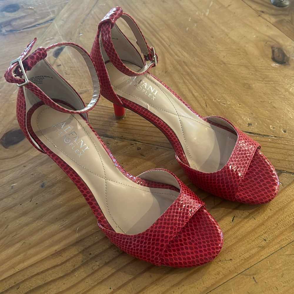 Red kitten healsandals